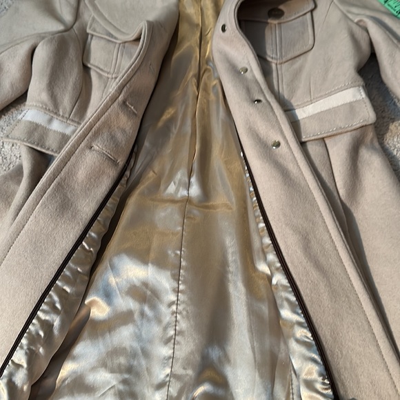 ❄️ Kenneth Cole Tan Coat 60% Wool - with branded buttons Size 8P - Picture 15 of 15
